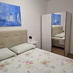Apartment Sunflower By The Sea Trogir
