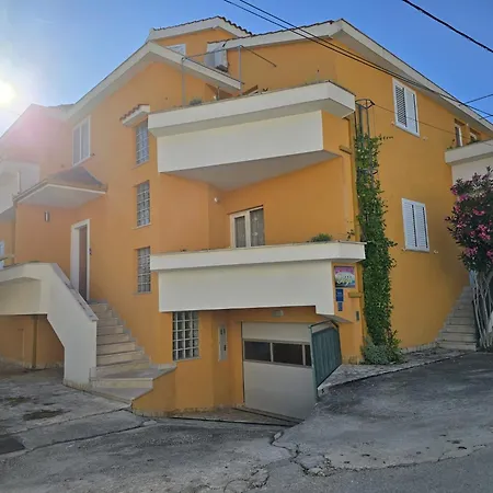 Apartman Sunflower By The Sea *