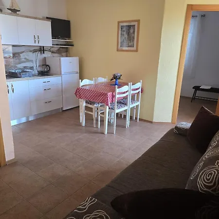 Apartman Sunflower By The Sea