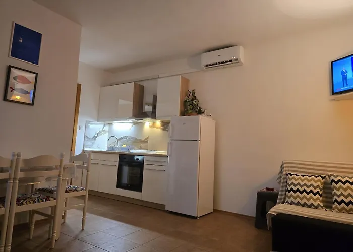 Sunflower By The Sea Apartment