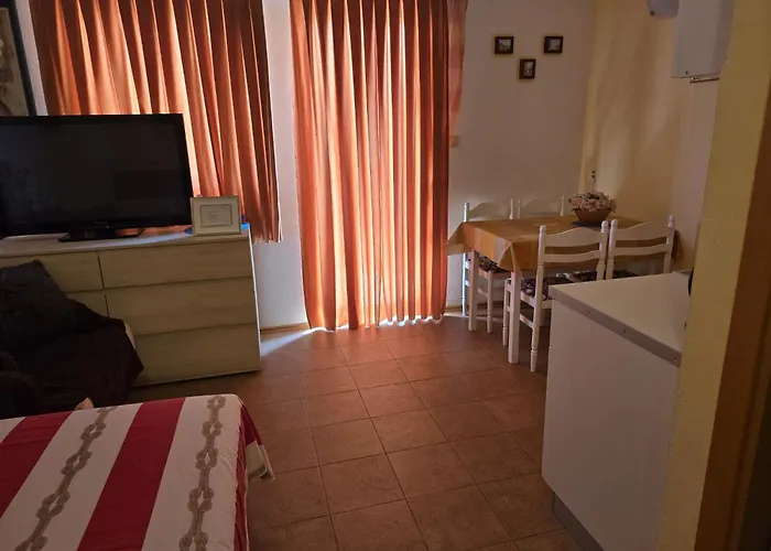 Sunflower By The Sea Apartment Trogir